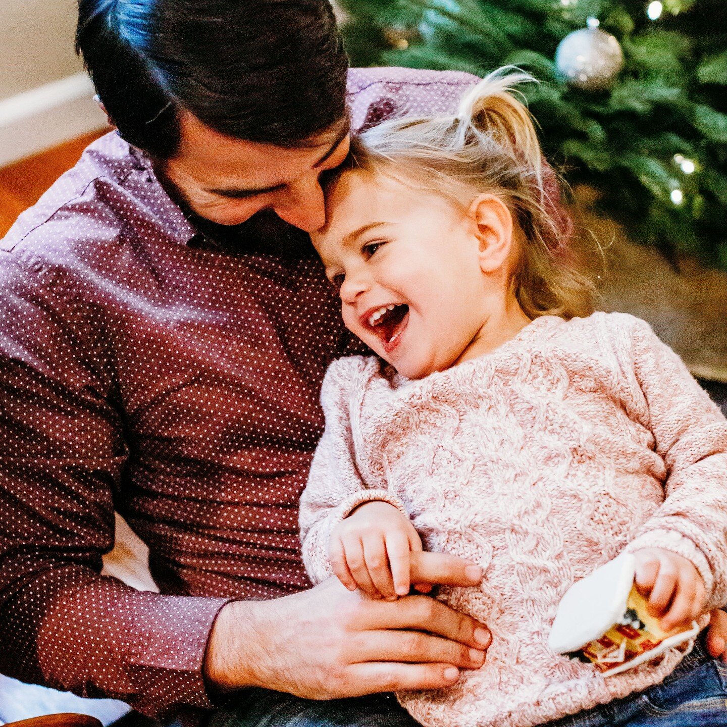 Ok! sooo Lifestyle Christmas sessions are my new favorite and I hope to do a ton next year. So fun, stress-free, and make great memory books :) Who wants to do this next year? 

#christmas #christmassession #christmaslife #christmaslifestyle #homefor