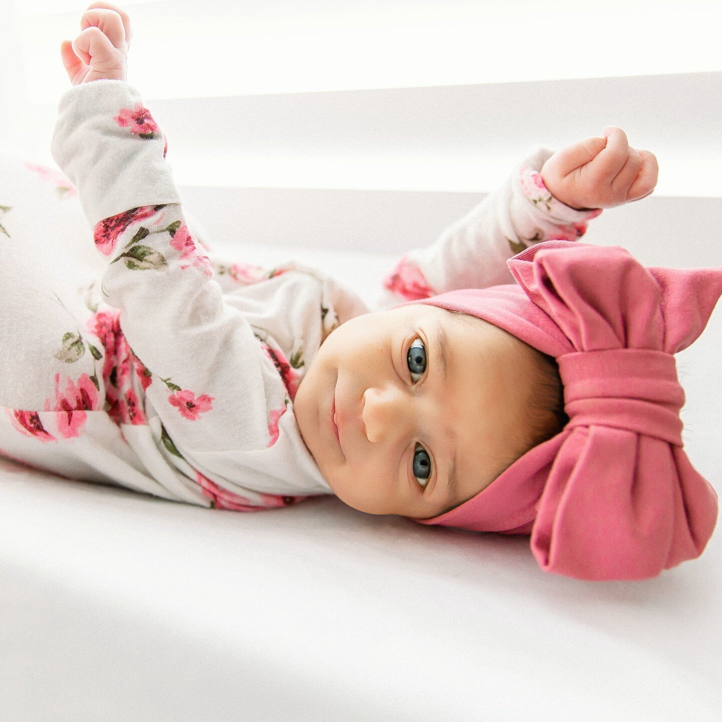 Those eyes  Baby wide awake for session &zwj;♀️ no biggie 100% well still get awesome memories 

#newborn #newbornphotography #newbornsession #lifestyle #lifestylephotography #candid #candidphotography #naturalphotography #14daysnew #baby #babygi